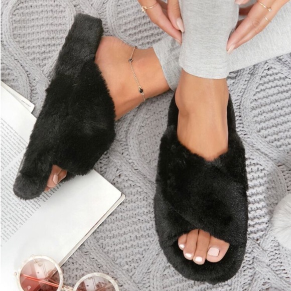 🆕 Softest Faux Fur Slippers Black - Picture 2 of 7